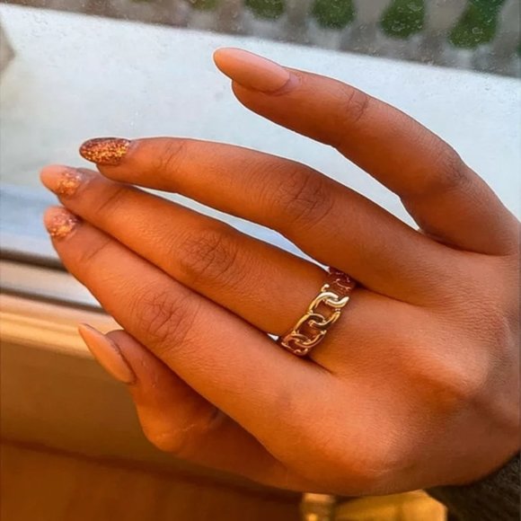 🍒  Chain Link Ring - Picture 2 of 10